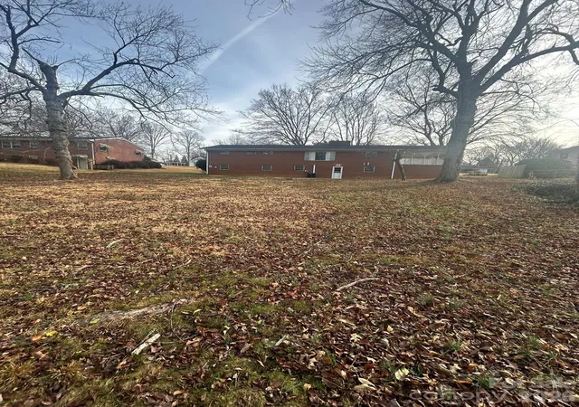 Photo 3 of Single family home for sale at 626 Willowbrook Ln, Winston Salem, NC 27104 | MLS# 4382117 | Listing updated on 2026-08-14