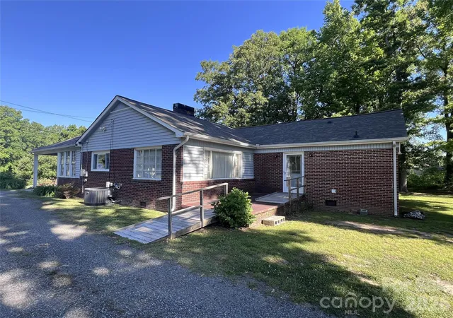 Homes for sale in Kings Mountain, NC | 209 S Roxford Rd, Kings Mountain, NC 28086 | MLS# 4382118