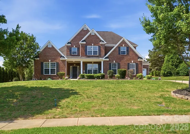 Photo 3 of Sale Pending at 5305 Radcliffe Dr, Waxhaw, NC 28173 | MLS# 4382149 | Listing updated on 2026-08-29