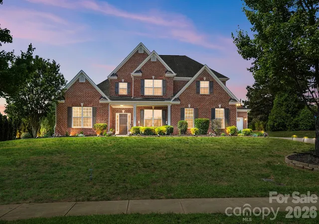 Photo 2 of Sale Pending at 5305 Radcliffe Dr, Waxhaw, NC 28173 | MLS# 4382149 | Listing updated on 2026-08-29