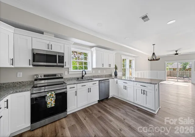 Photo 4 of Single family home for sale at 2406 Newland Rd, Charlotte, NC 28216 | MLS# 4382166 | Listing updated on 2026-10-06