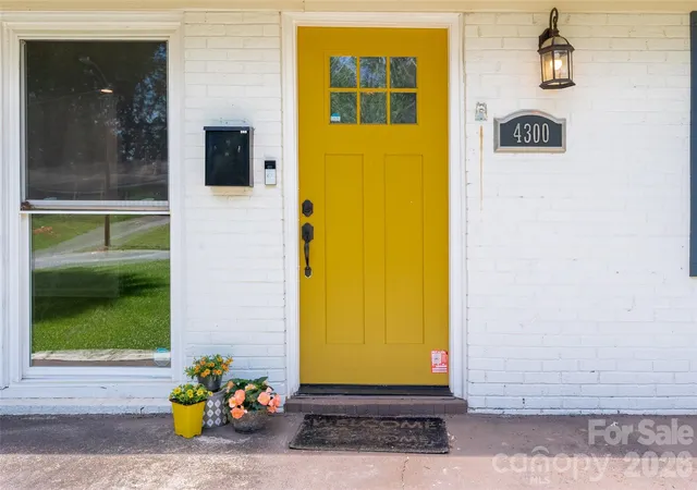 Photo 2 of Single family home for sale at 4300 Dowling Dr, Charlotte, NC 28205 | MLS# 4382193 | Listing updated on 2026-09-26