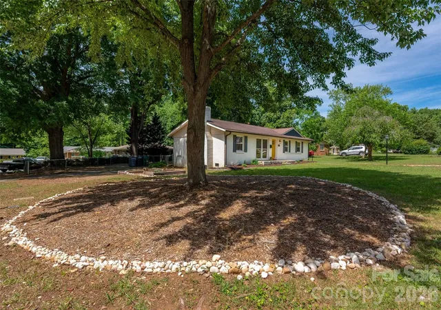 Photo 23 of Single family home for sale at 4300 Dowling Dr, Charlotte, NC 28205 | MLS# 4382193 | Listing updated on 2026-09-26