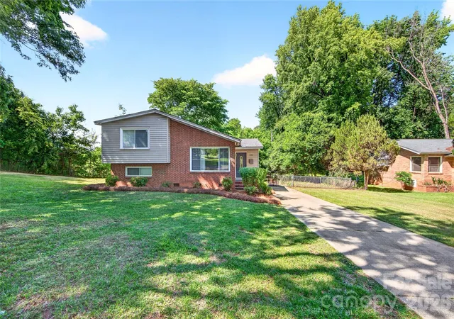 2nd image of 501 Kenlough Dr, Charlotte, NC 28209 | MLS# 4382282