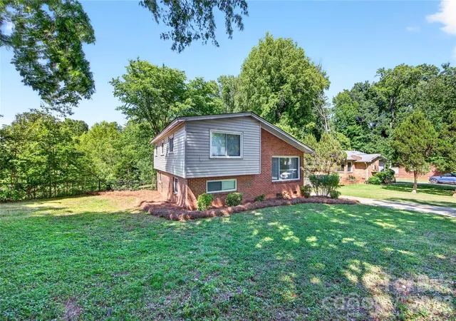 4th image of 501 Kenlough Dr, Charlotte, NC 28209 | MLS# 4382282