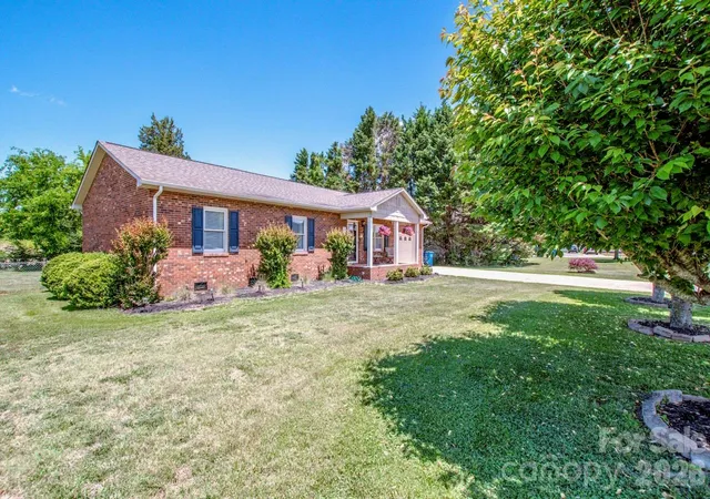 Homes for sale in Newton, NC | 2426 Ashford Dr, Newton, NC 28658 | MLS# 4382287