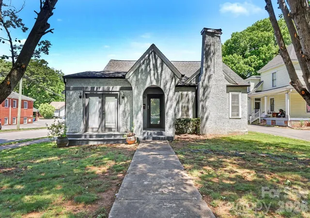 Photo 2 of Single family home for sale at 503 E Broad St, Statesville, NC 28677 | MLS# 4382291 | Listing updated on 2026-09-01