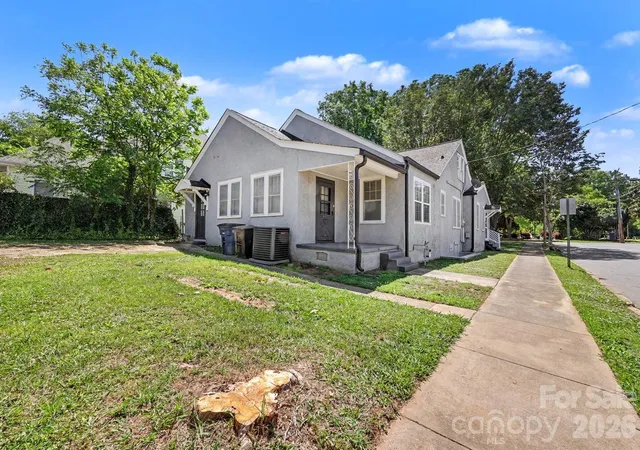 Photo 3 of Single family home for sale at 503 E Broad St, Statesville, NC 28677 | MLS# 4382291 | Listing updated on 2026-09-01