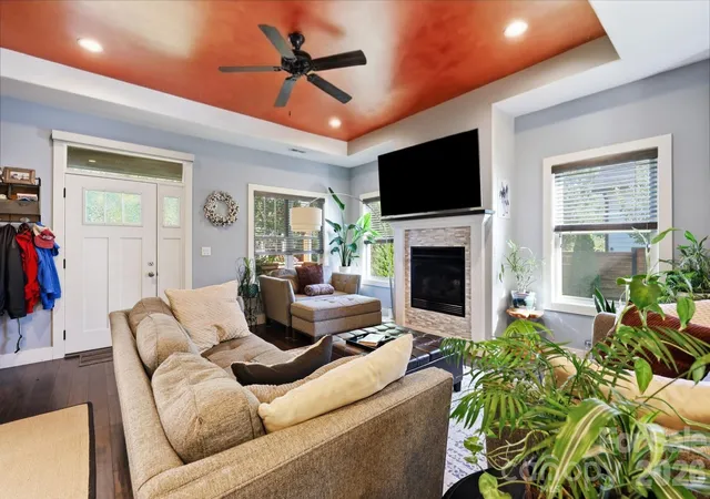 Photo 3 of Single family home for sale at 25 Linn Garden Ln, Swannanoa, NC 28778 | MLS# 4382392 | Listing updated on 2026-08-20