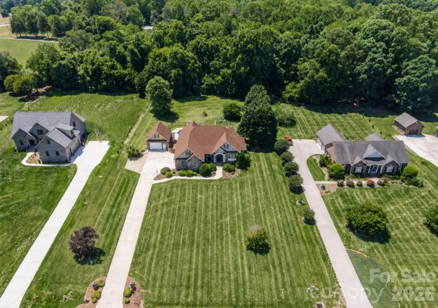 Photo 4 of Single family home for sale at 137 Natures Trl, Statesville, NC 28625 | MLS# 4382561 | Listing updated on 2026-09-19