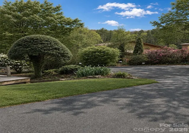 Homes for sale in Hendersonville, NC | 99 Willow Wy, Hendersonville, NC 28739 | MLS# 4382569