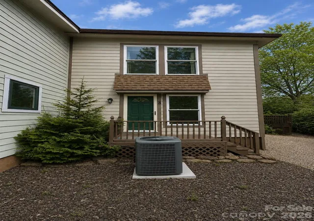 Photo 3 of Townhouse for sale at 99 Willow Way, Hendersonville, NC 28739 | MLS# 4382569 | Listing updated on 2026-10-12