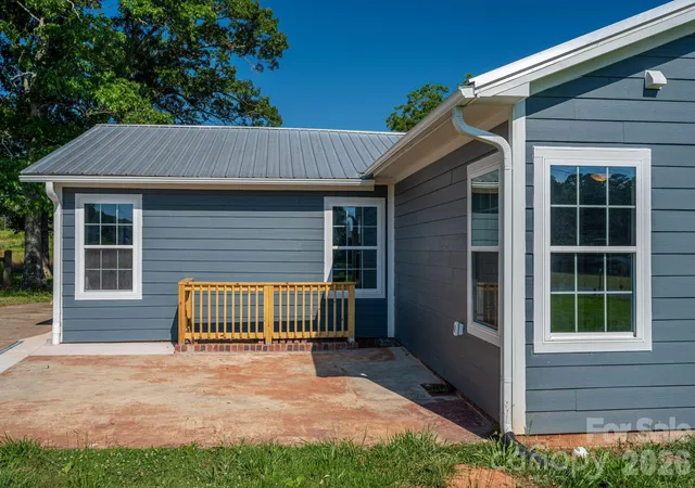 Photo 4 of Single family home for sale at 6123 Flay Rd, Cherryville, NC 28021 | MLS# 4382632 | Listing updated on 2026-09-23