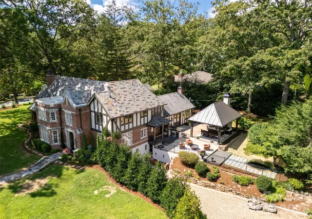 Photo 4 of Single family home for sale at 72 Windsor Rd, Asheville, NC 28804 | MLS# 4382648 | Listing updated on 2026-09-30