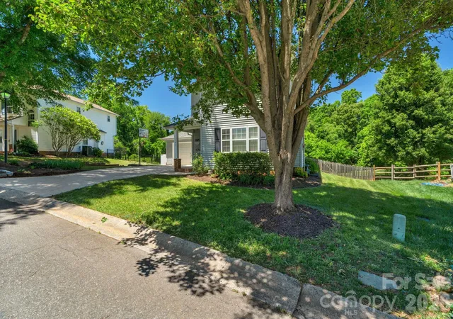 Photo 3 of Single family home for sale at 107 Howe St, Belmont, NC 28012 | MLS# 4382704 | Listing updated on 2026-10-07
