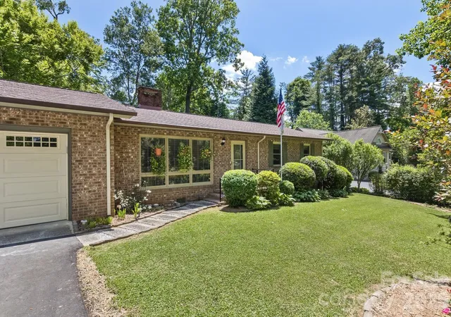 Homes for sale in Etowah, NC | 29 S Greenwood Forest Dr, Etowah, NC 28729 | MLS# 4382718