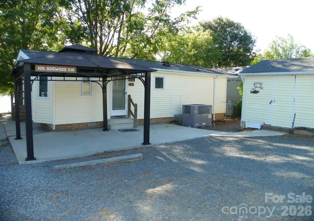 Homes for sale in New London, NC | 105 Dogwood Cir, New London, NC 28127 | MLS# 4382774