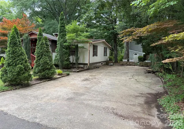 Photo 2 of Single family home for sale at 188 Forest Dr, Fort Mill, SC 29715 | MLS# 4382779 | Listing updated on 2026-10-06