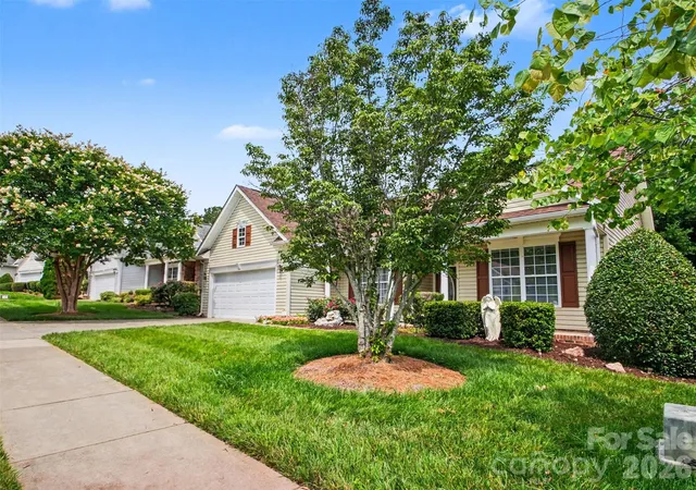 Photo 3 of Single family home for sale at 834 Platinum Dr, Fort Mill, SC 29708 | MLS# 4382795 | Listing updated on 2026-08-13