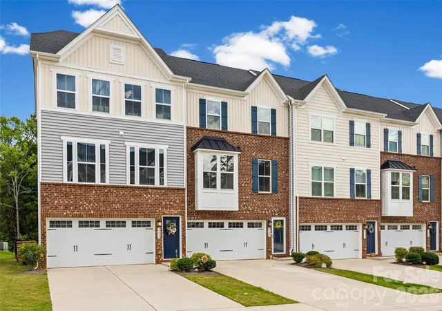 Photo 3 of Townhouse for sale at 2605 Grantham Pl Dr, Fort Mill, SC 29715 | MLS# 4382900 | Listing updated on 2026-09-06