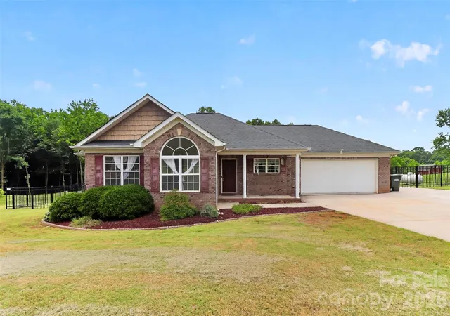 Homes for sale in Marshville, NC | 2823 Gourdvine Dr, Marshville, NC 28103 | MLS# 4382980