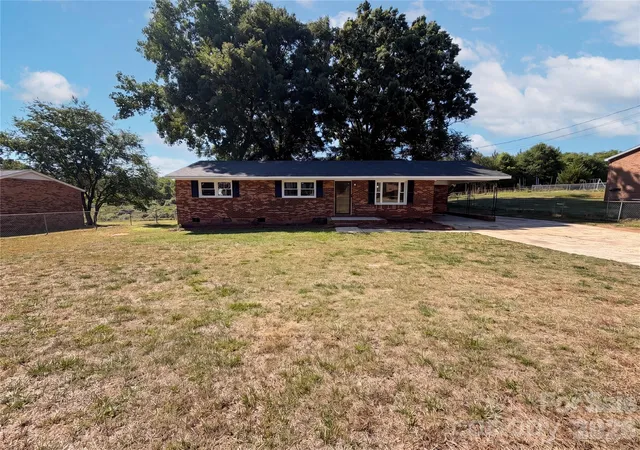 Photo 1 of Sale Pending at 4030 Angus Dr, Gastonia, NC 28056 | MLS# 4383003 | Listing updated on 2026-09-25