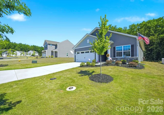 Photo 4 of Single family home for sale at 124 N Sina St, Troutman, NC 28166 | MLS# 4383028 | Listing updated on 2026-09-30