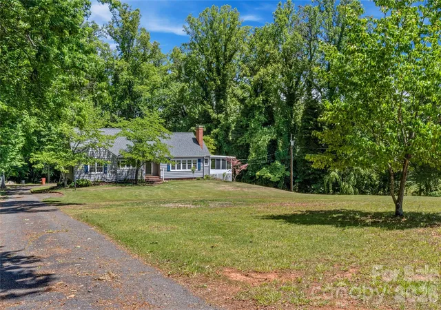 3rd image of 951 Dodson Mill Rd, Pilot Mountain, NC 27041 | MLS# 4383044