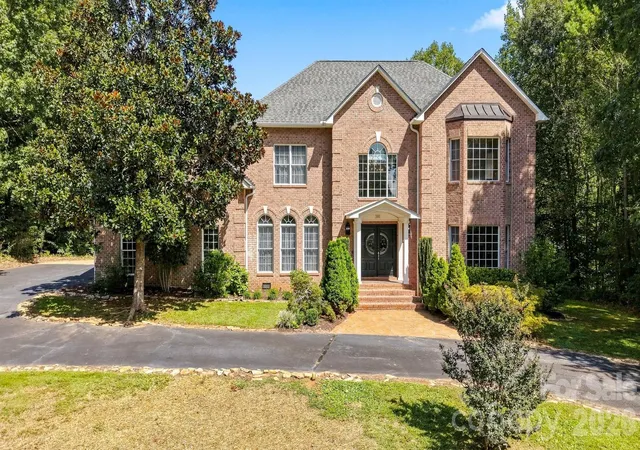 Photo 3 of Single family home for sale at 381 Lake Forest Dr, Taylorsville, NC 28681 | MLS# 4383134 | Listing updated on 2026-09-28
