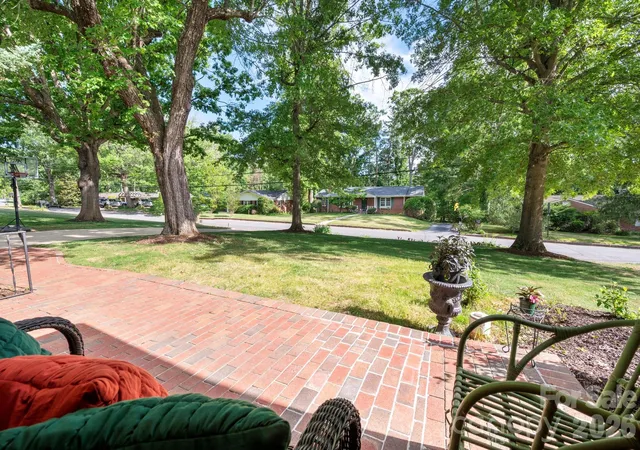 Photo 3 of Single family home for sale at 25 Bevlyn Dr, Asheville, NC 28803 | MLS# 4383136 | Listing updated on 2026-09-28