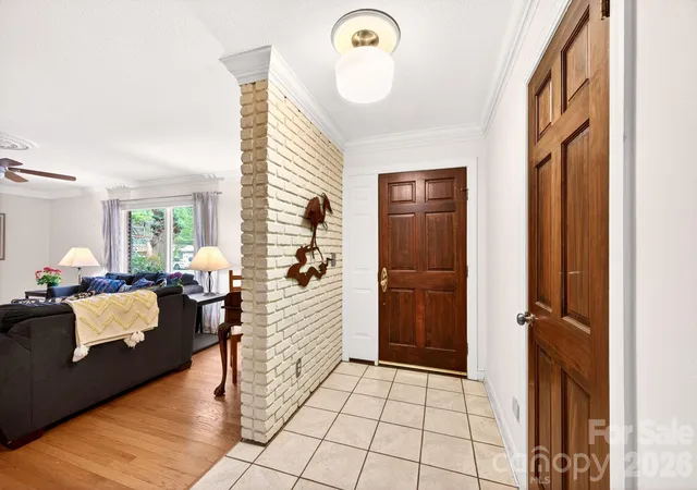 Photo 3 of Single family home for sale at 25 Bevlyn Dr, Asheville, NC 28803 | MLS# 4383136 | Listing updated on 2026-10-10