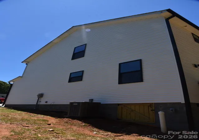 Photo 3 of Single family home for sale at 1134 Lyndsey Brooke Ct, Lincolnton, NC 28092 | MLS# 4383149 | Listing updated on 2026-09-24