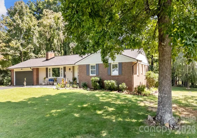 Homes for sale in Asheville, NC | 1 Oakwilde Dr, Asheville, NC 28803 | MLS# 4383172