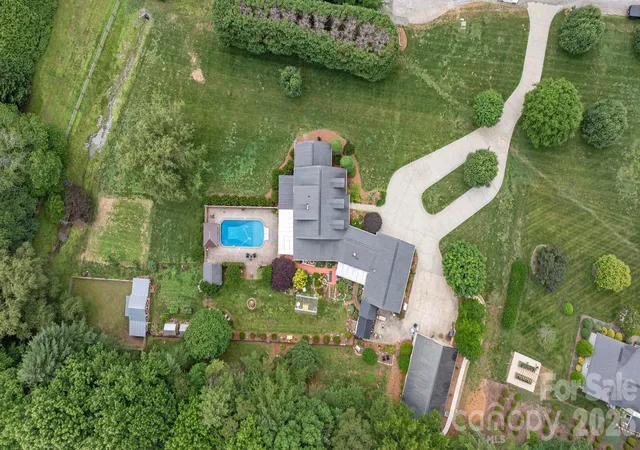 2nd image of 401 Redwood Ct, Lenoir, NC 28645 | MLS# 4383184