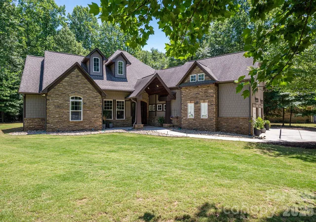 Photo 1 of Single family home for sale at 489 Evergreen Rd, Clover, SC 29710 | MLS# 4383228 | Listing updated on 2026-10-12