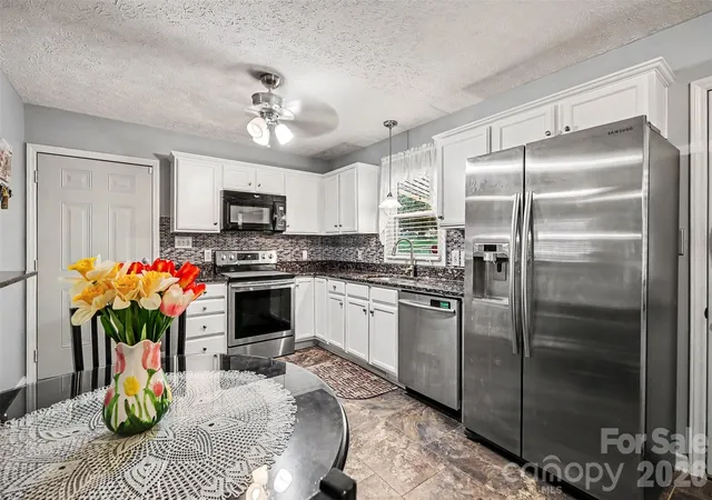 Homes for sale in Statesville, NC | 115 Cartway Ln, Statesville, NC 28625 | MLS# 4383240
