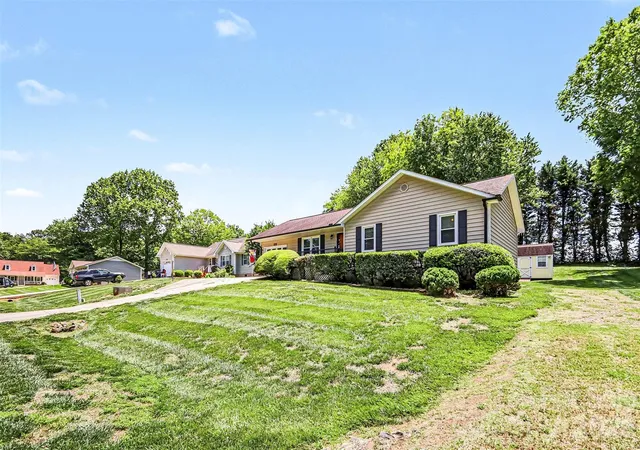Homes for sale in Statesville, NC | 115 Cartway Ln, Statesville, NC 28625 | MLS# 4383240
