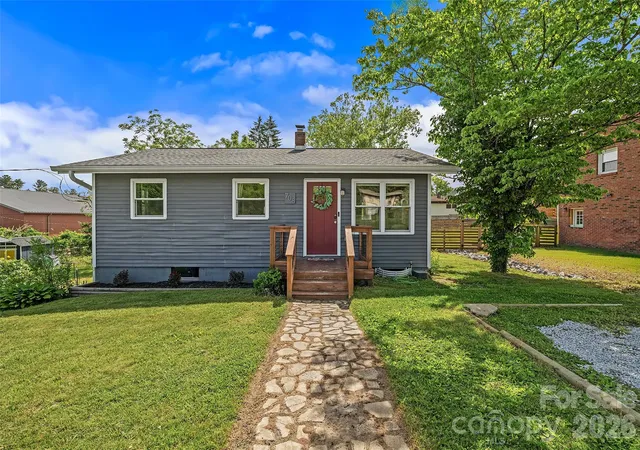Photo 3 of Single family home for sale at 708 Prince Dr, Hendersonville, NC 28791 | MLS# 4383247 | Listing updated on 2026-10-05