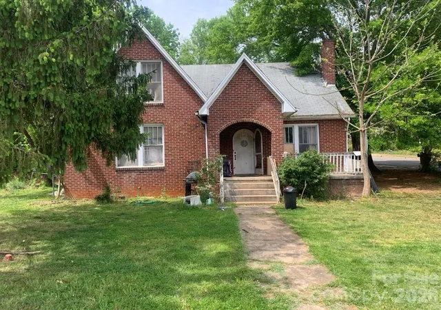 Photo 1 of Single family home for sale at 615 E Meeting St, Morganton, NC 28655 | MLS# 4383250 | Listing updated on 2026-07-17