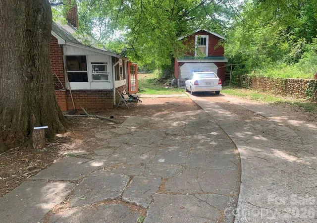 Photo 2 of Single family home for sale at 615 E Meeting St, Morganton, NC 28655 | MLS# 4383250 | Listing updated on 2026-07-17