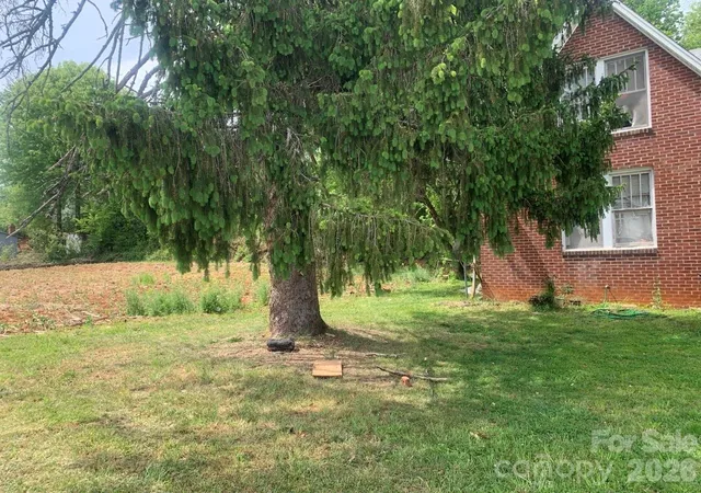 Photo 3 of Single family home for sale at 615 E Meeting St, Morganton, NC 28655 | MLS# 4383250 | Listing updated on 2026-07-17
