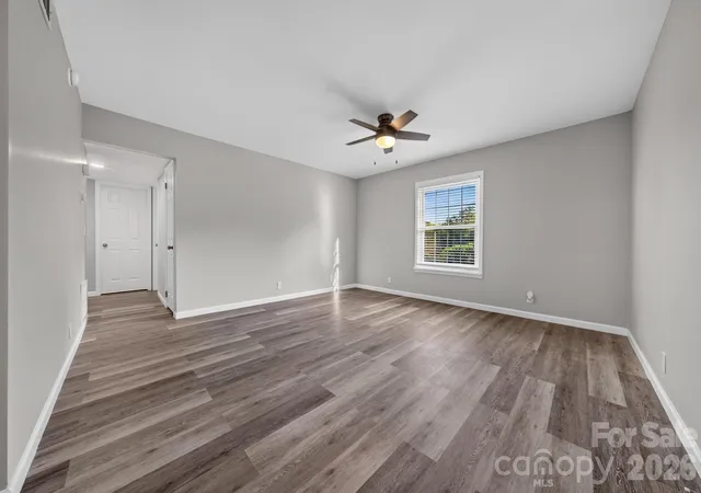 Listing Photo 5 - Condo for sale in building located at 2610 Park Rd, Charlotte, NC 28209 - Unit #E