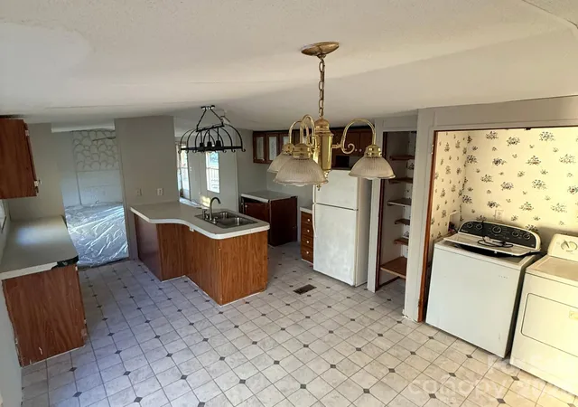 Photo 4 of Single family home for sale at 2330 Springdale Dr, Newton, NC 28658 | MLS# 4383281 | Listing updated on 2026-10-08