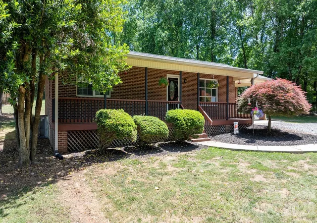 Photo 2 of Single family home for sale at 119 Nevermore Ln, Statesville, NC 28677 | MLS# 4383283 | Listing updated on 2026-08-26