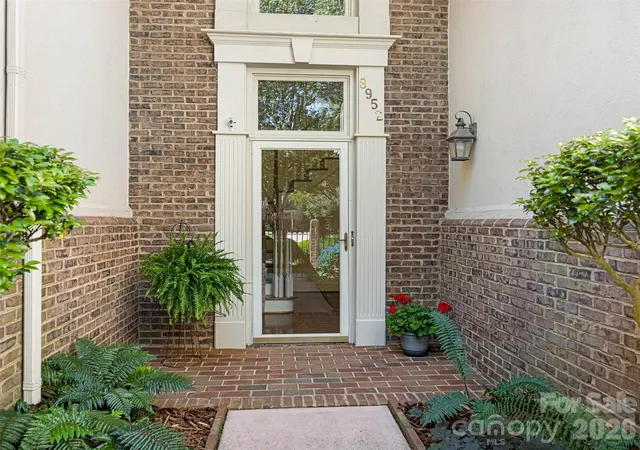 3rd image of 8952 Challis Hill Ln, Charlotte, NC 28226 | MLS# 4383322