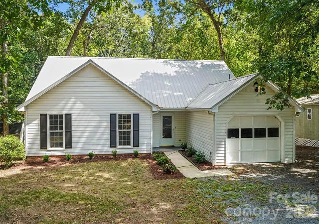 Photo 1 of Single family home for sale at 2711 Bob White Cir, Wingate, NC 28174 | MLS# 4383381 | Listing updated on 2026-09-25