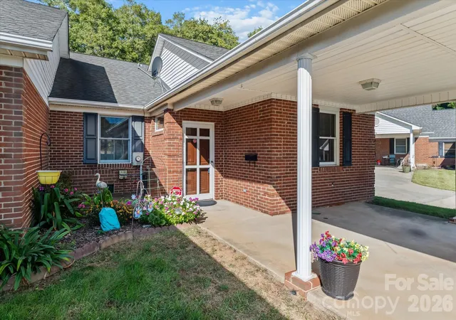 Townhouse for sale at 19980 Oak Leaf Cir, Cornelius, NC 28031 | MLS# 4383393