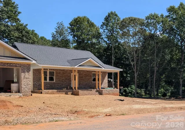 Photo 3 of Single family home for sale at 1895 Knolls Dr, Newton, NC 28658 | MLS# 4383402 | Listing updated on 2026-09-29