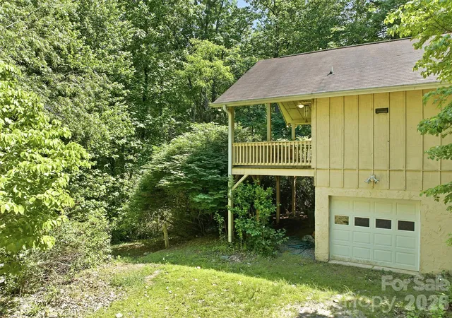 Photo 2 of Single family home for sale at 21 Winterview Trl, Hendersonville, NC 28739 | MLS# 4383420 | Listing updated on 2026-10-02
