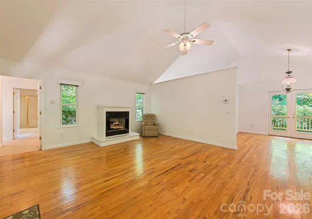 Photo 3 of Single family home for sale at 21 Winterview Trl, Hendersonville, NC 28739 | MLS# 4383420 | Listing updated on 2026-10-02